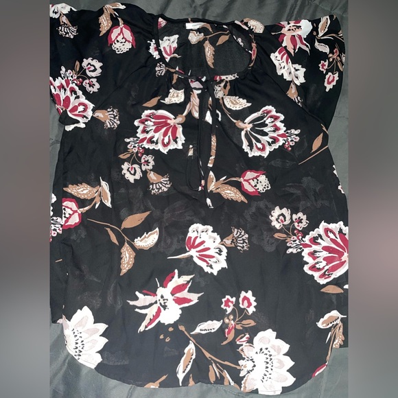 Ladies top. - Picture 3 of 4